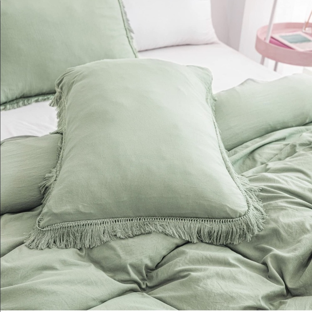 NEW GREEN Tassel Duvet Set -NEW